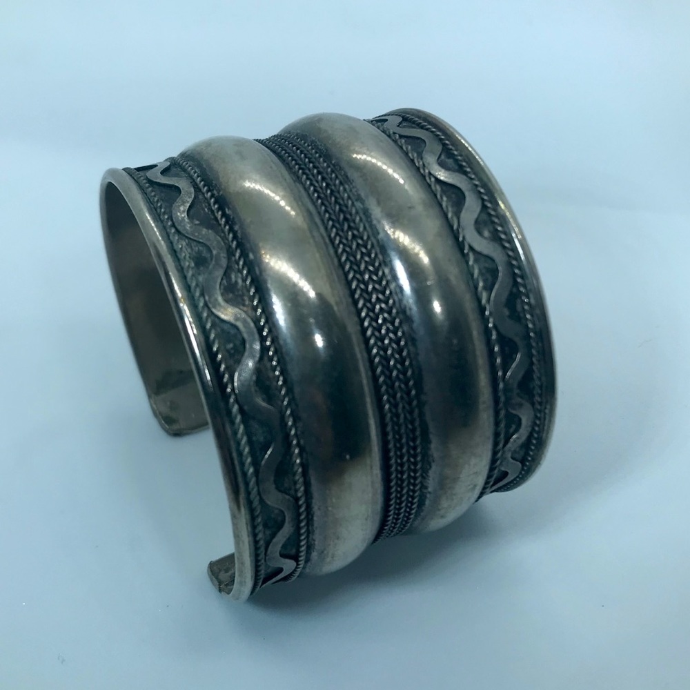 Vintage Metal Abstract Design Cuff - Picture 3 of 8